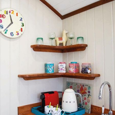 The Merry Harriers Bed and Breakfast Godalming Esterno foto