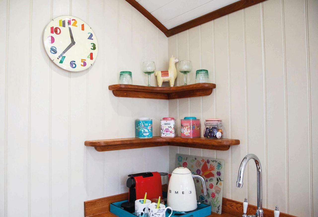 The Merry Harriers Bed and Breakfast Godalming Esterno foto
