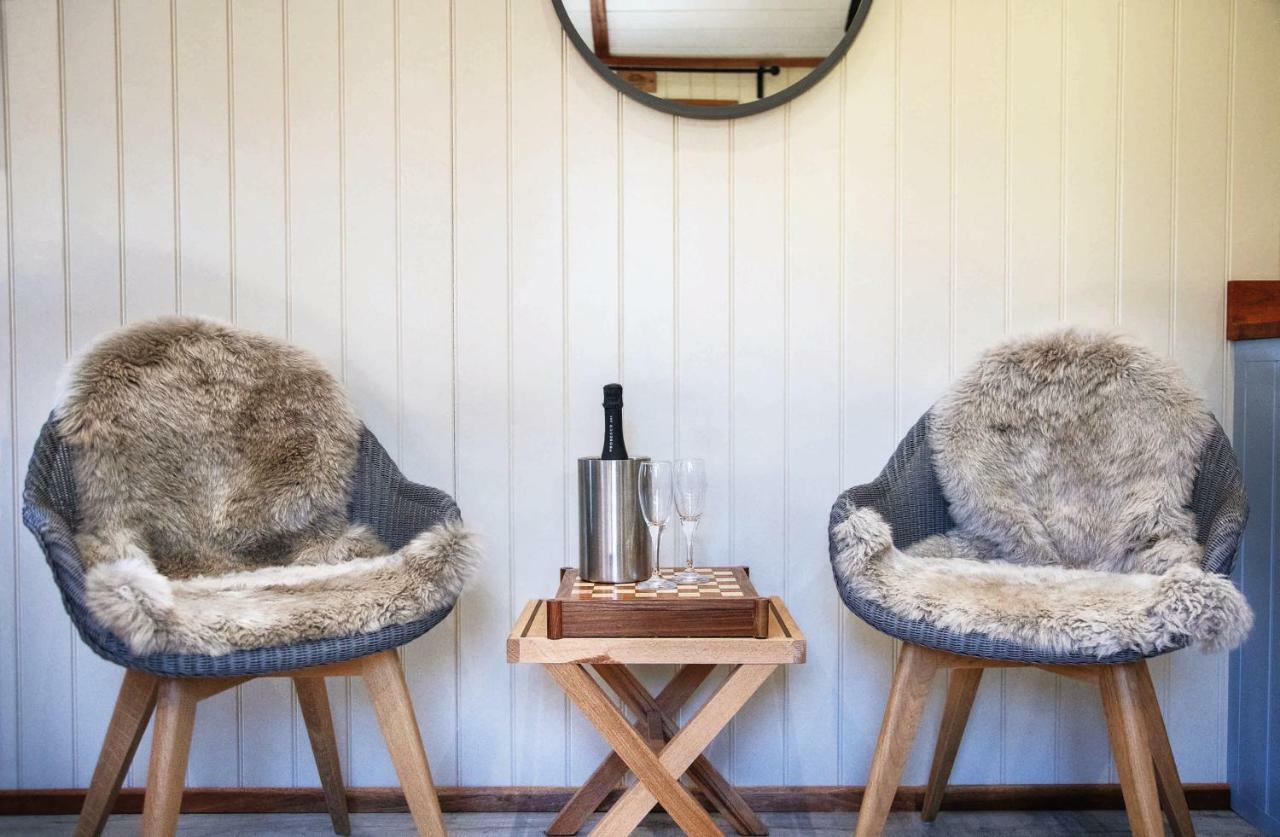 The Merry Harriers Bed and Breakfast Godalming Esterno foto