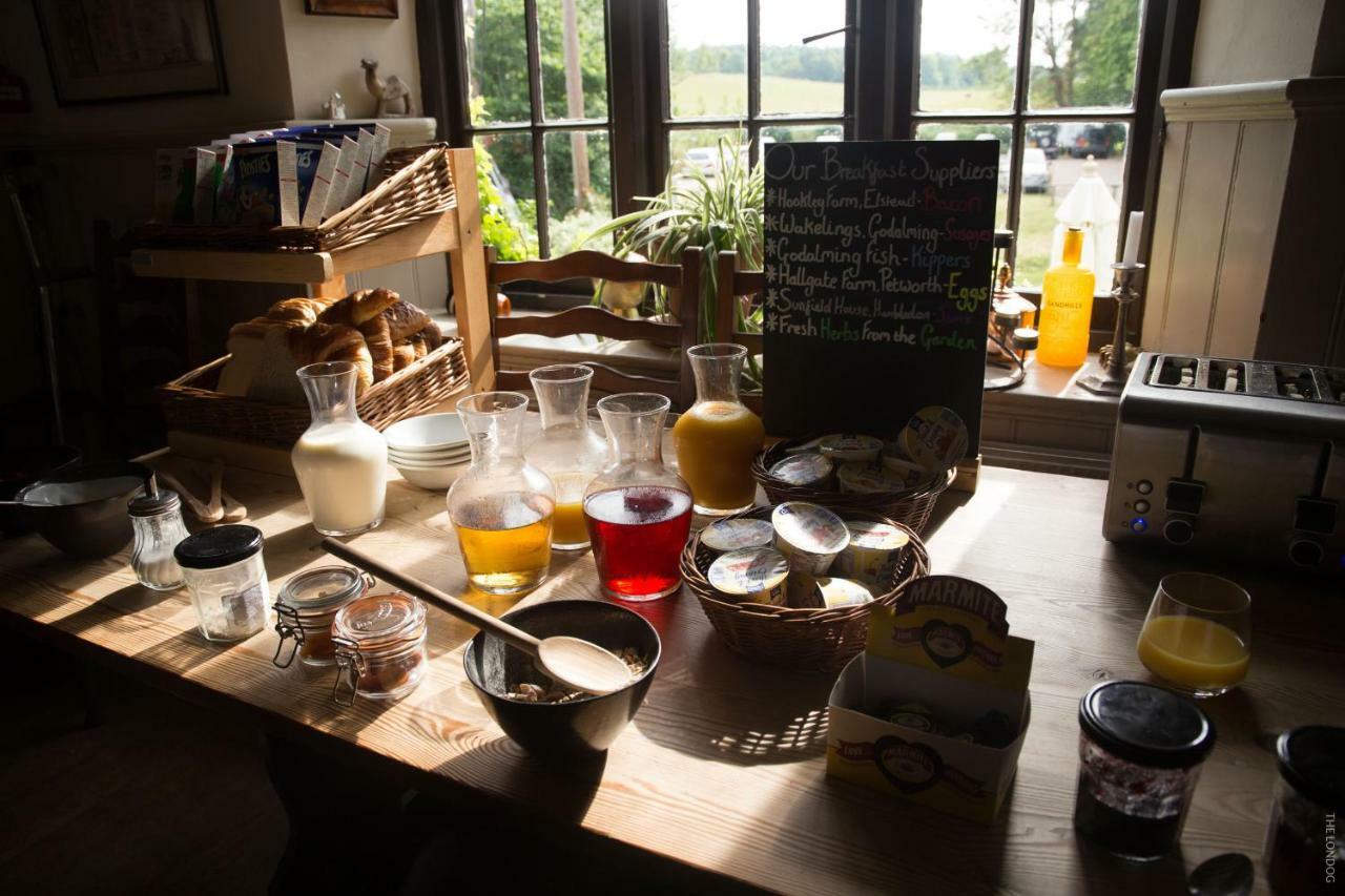 The Merry Harriers Bed and Breakfast Godalming Esterno foto