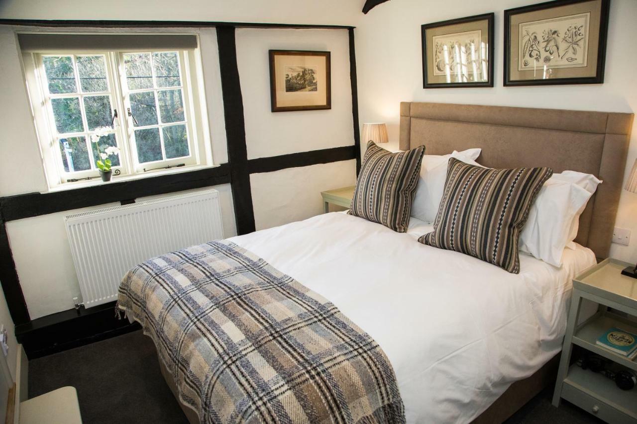 The Merry Harriers Bed and Breakfast Godalming Esterno foto